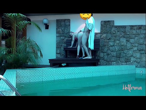 ❤️ Boss xizmatchini hovuzga taklif qiladi, lekin issiqqa qarshi tura olmadi ❌ Anal video uz.pornobot.ru ﹏
