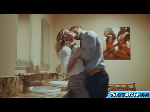 ❤️ Ko'krakli sarg'ish sizni jamoat hojatxonasida yo'ldan ozdirganda ❌ Anal video uz.pornobot.ru ﹏